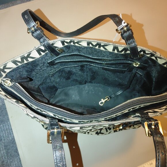 Michael Kors Black Signature Jet Set Monogram Shoulder Tote - Picture 4 of 7